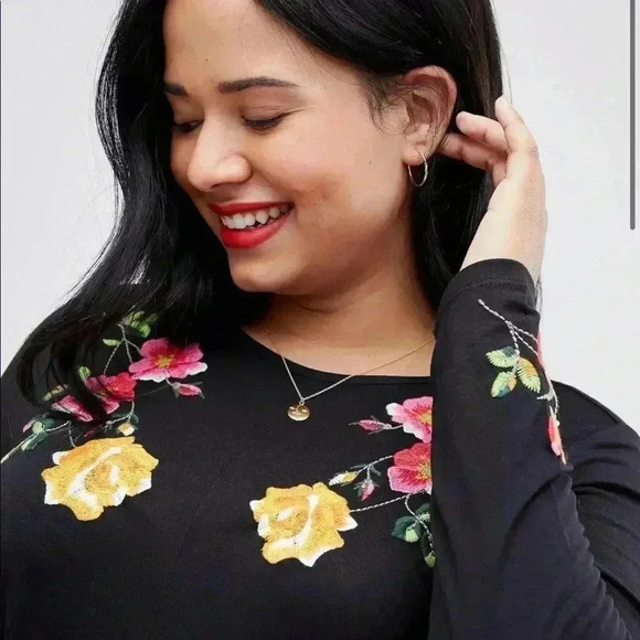 ASOS Curve Black Floral Embroidered Dress - Picture 3 of 12